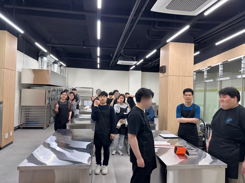 [학과홍보] 제과제빵 실습수업의 썸네일 이미지