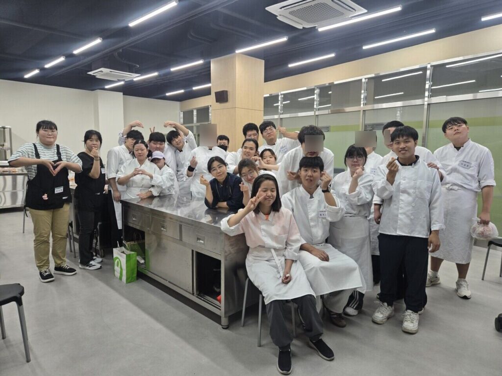 [학과홍보] 여름계절학기 제과제빵 실습 수업의 대표 이미지